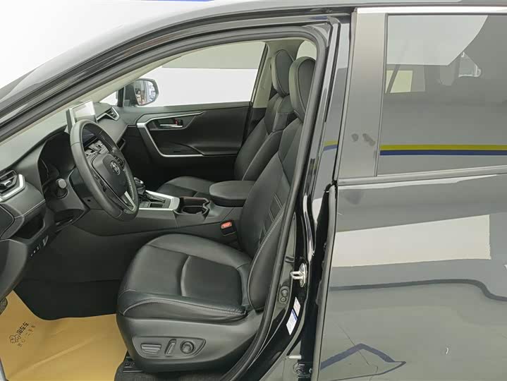 Toyota RAV4 2021 2021款 2.0L CVT四驱风尚PLUS版