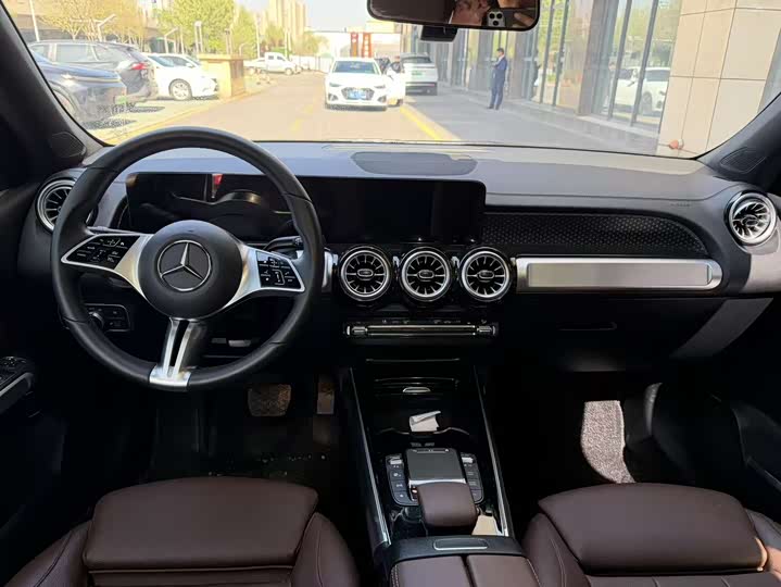 Фото 8 - Mercedes-Benz GLB-Class