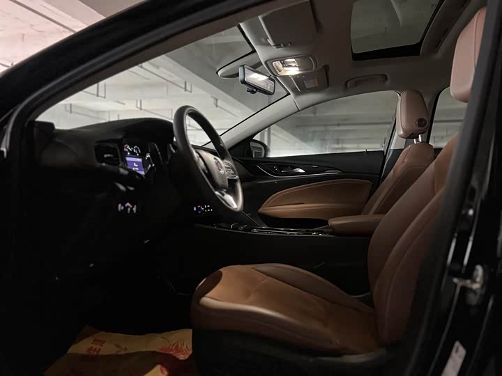 Photo 4 - Buick Regal