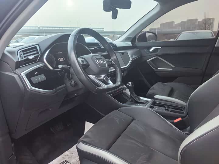 Zdjęcie 4 - Audi Q3
