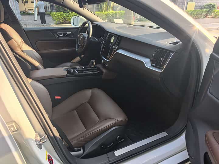 Volvo S60 Hybrid 2021 2021款 T8 E驱混动 四驱智逸豪华版