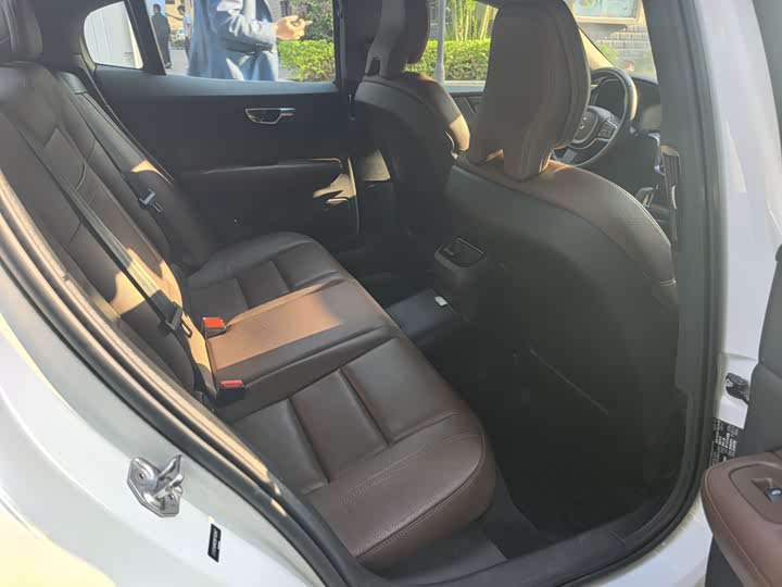 Volvo S60 Hybrid 2021 2021款 T8 E驱混动 四驱智逸豪华版