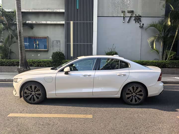 Volvo S60 Hybrid 2021 2021款 T8 E驱混动 四驱智逸豪华版