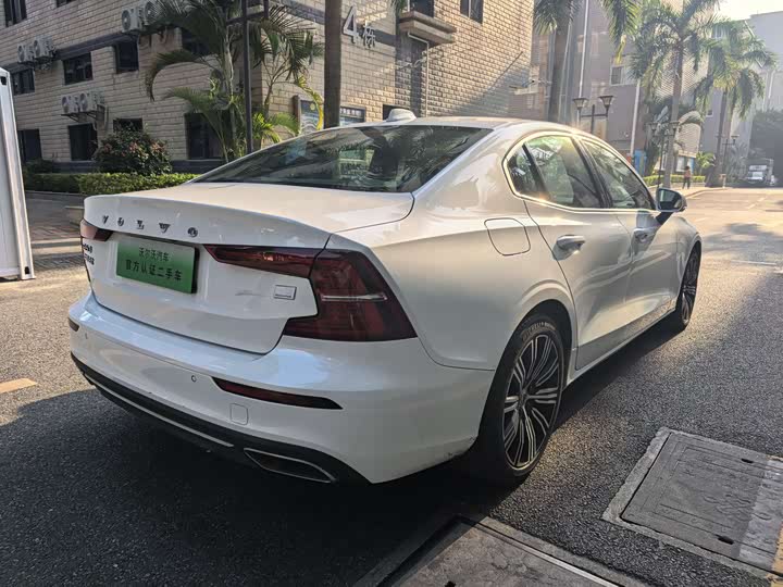 Volvo S60 Hybrid 2021 2021款 T8 E驱混动 四驱智逸豪华版