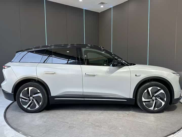 Фото 4 - Nio ES6