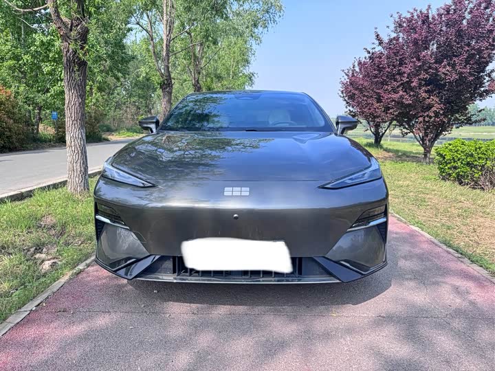 Geely Galaxy E8 2024 2024款 665km 后驱星舰 智驾版