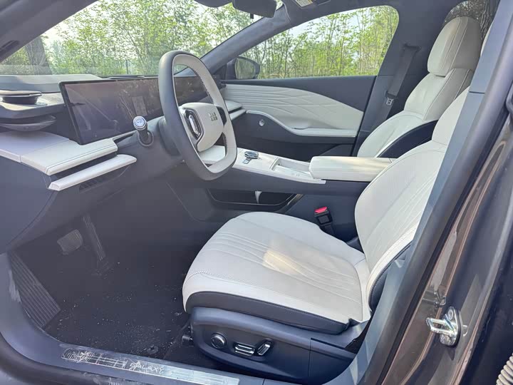 Geely Galaxy E8 2024 2024款 665km 后驱星舰 智驾版