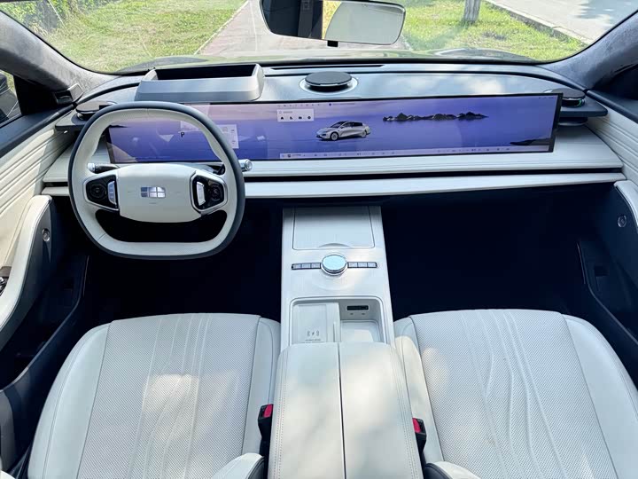 Geely Galaxy E8 2024 2024款 665km 后驱星舰 智驾版