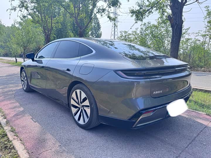 Geely Galaxy E8 2024 2024款 665km 后驱星舰 智驾版