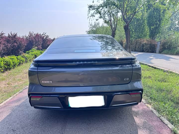 Geely Galaxy E8 2024 2024款 665km 后驱星舰 智驾版