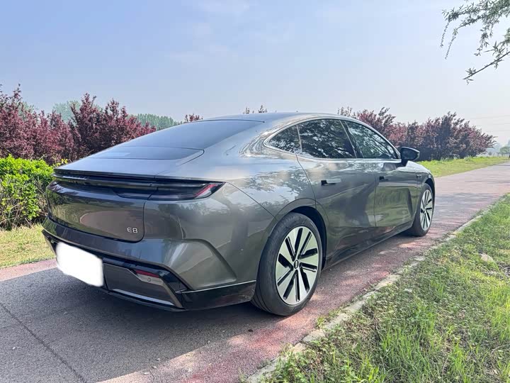 Geely Galaxy E8 2024 2024款 665km 后驱星舰 智驾版
