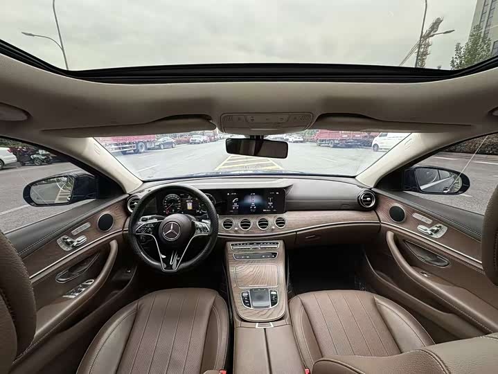 Фото 5 - Mercedes-Benz E-Class