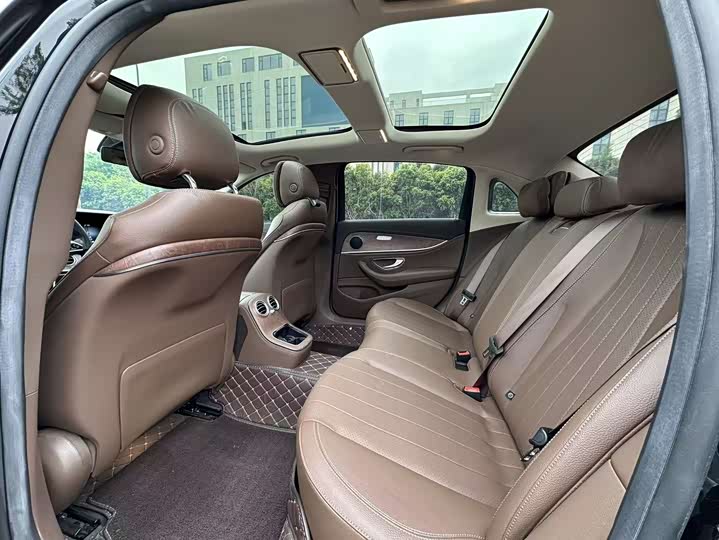 Фото 6 - Mercedes-Benz E-Class