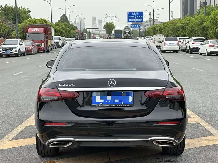 Фото 8 - Mercedes-Benz E-Class