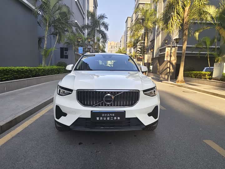 2025 Volvo XC40