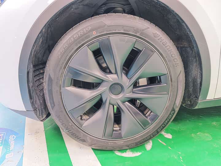 Tesla Model Y 2024 2024款 长续航全轮驱动版
