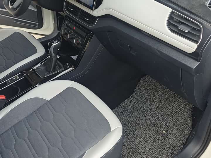 Volkswagen Tharu 2025 2025款 新锐 1.5L 锐意版
