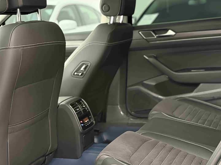 Фото 5 - Volkswagen Magotan