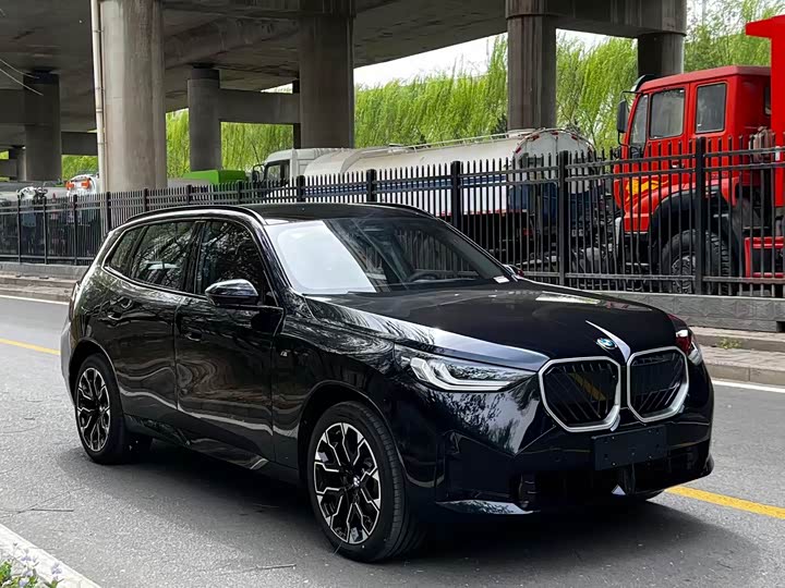 BMW X3 2026 2026款 xDrive30L 领先型 M运动曜夜套装