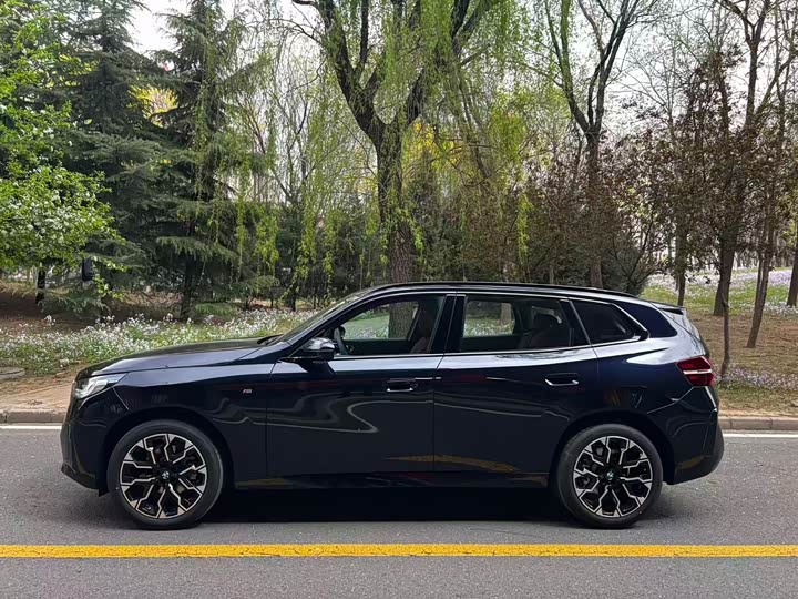 BMW X3 2026 2026款 xDrive30L 领先型 M运动曜夜套装