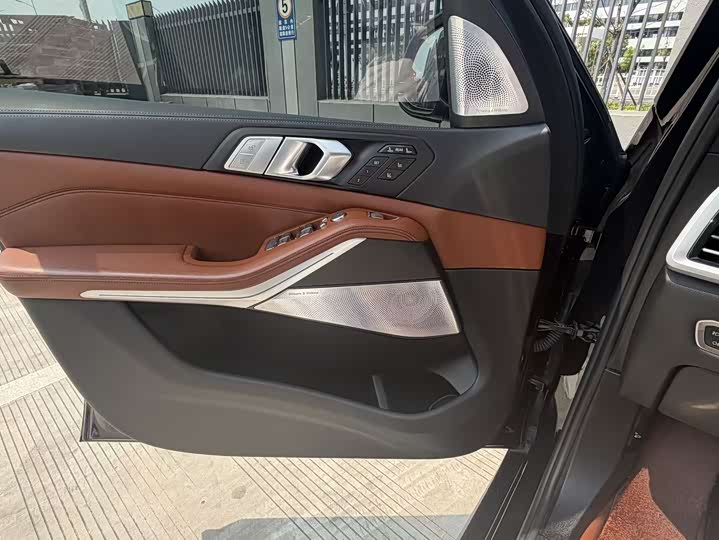Фото 8 - BMW X7