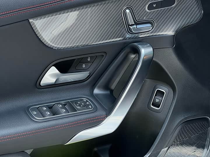 Фото 9 - Mercedes-Benz A-Class