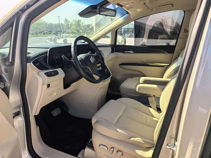 Zdjęcie 8 - Buick GL8 ES
