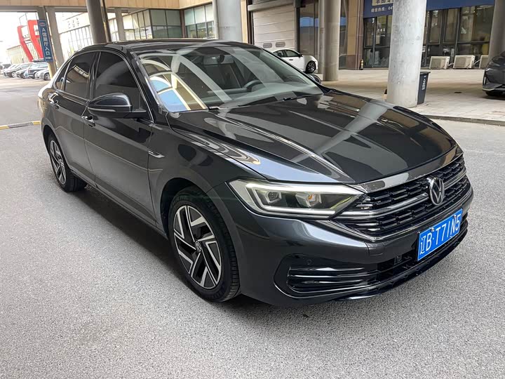 Фото 1 - Volkswagen Sagitar L