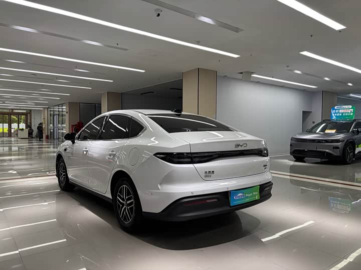 BYD Seal 05 DM-i Hybrid 2025 2025款 DM-i 智驾版 120KM旗舰型