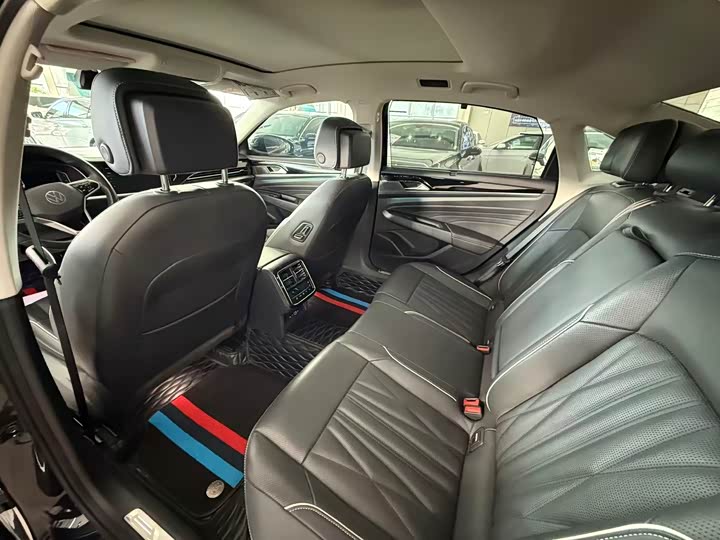 Фото 8 - Volkswagen Passat