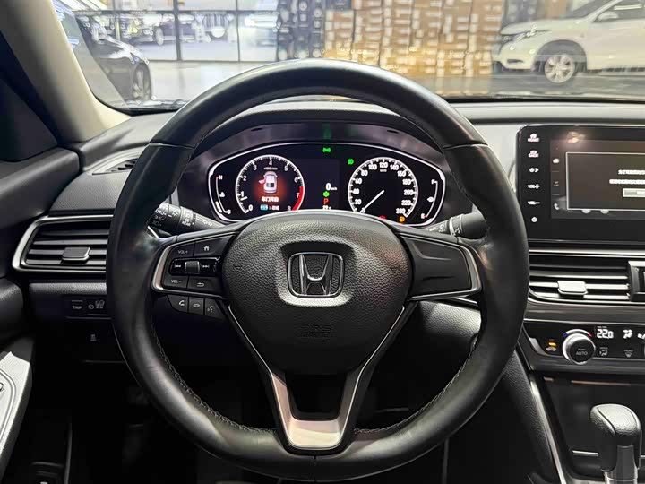 Фото 8 - Honda Accord