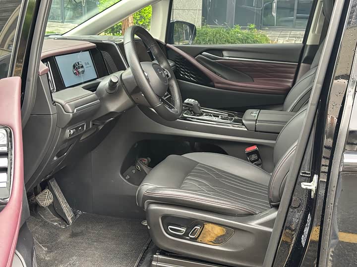 GAC Trumpchi M8 2024 2024款 大师系列 400T 尊贵版
