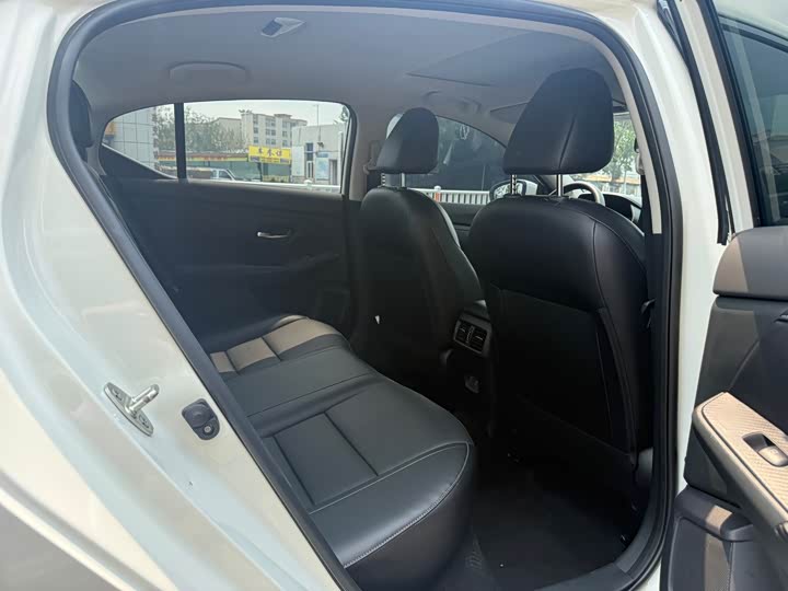 Фото 9 - Nissan Sylphy