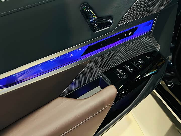 Фото 3 - BMW 7 Series