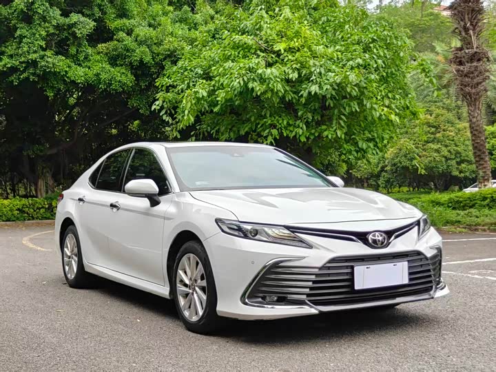Фото 1 - Toyota Camry