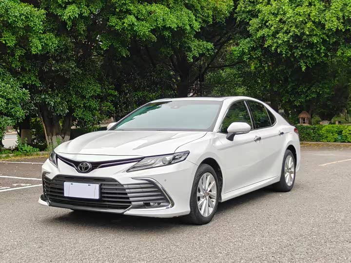 Фото 3 - Toyota Camry