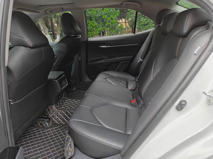 Фото 6 - Toyota Camry