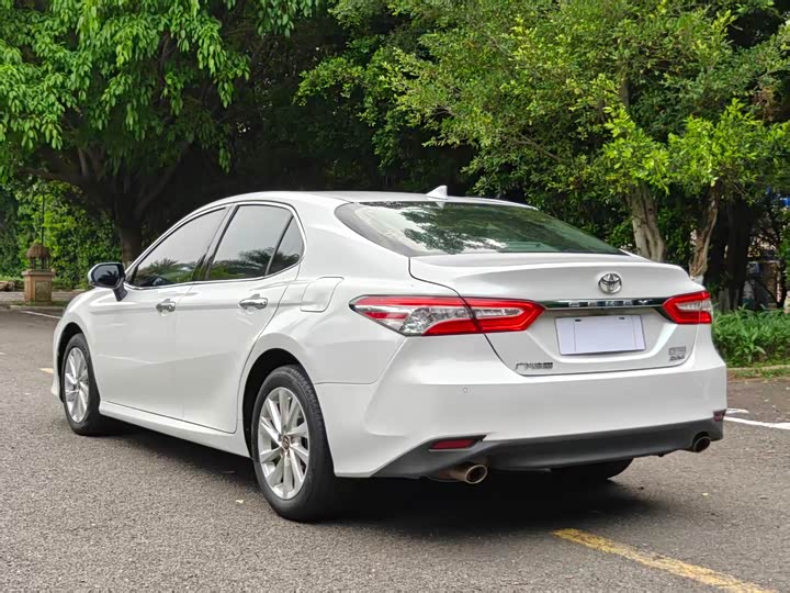 Фото 7 - Toyota Camry