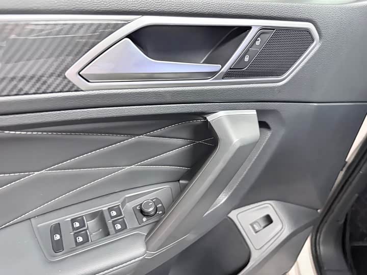 Фото 9 - Volkswagen Tiguan L Pro