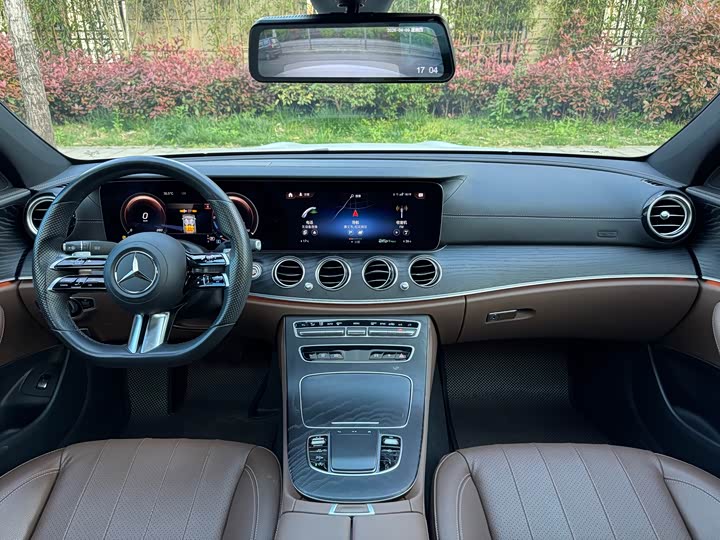 صورة 5 - Mercedes-Benz E-Class