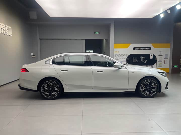 Фото 7 - BMW 5 Series