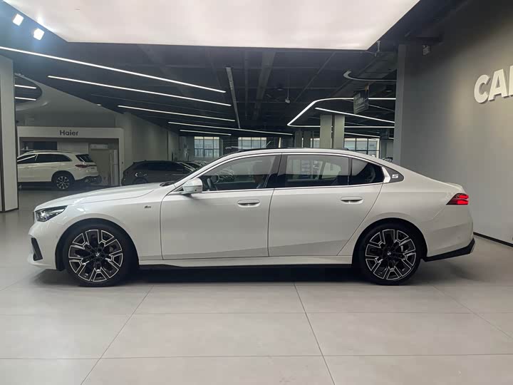 Фото 8 - BMW 5 Series