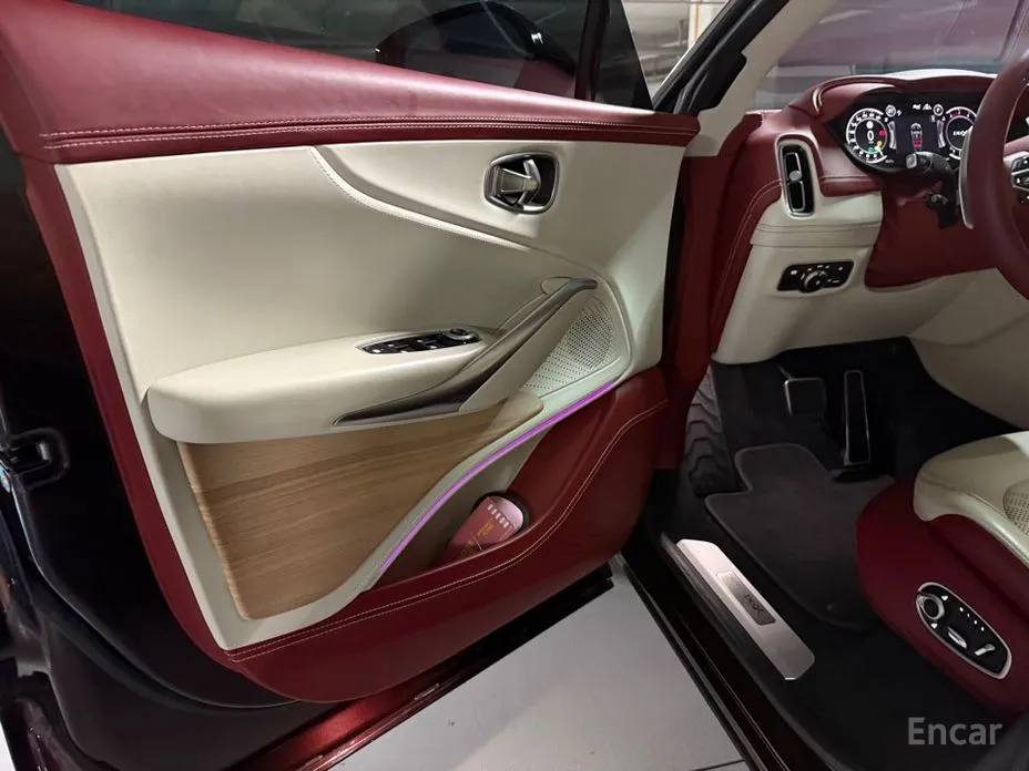 Aston Martin DBX 2020 4.0 V8