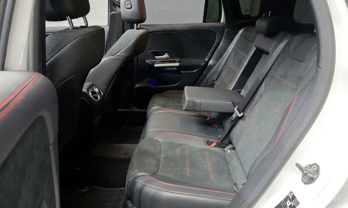 Фото 12 - Mercedes-Benz GLA-Class