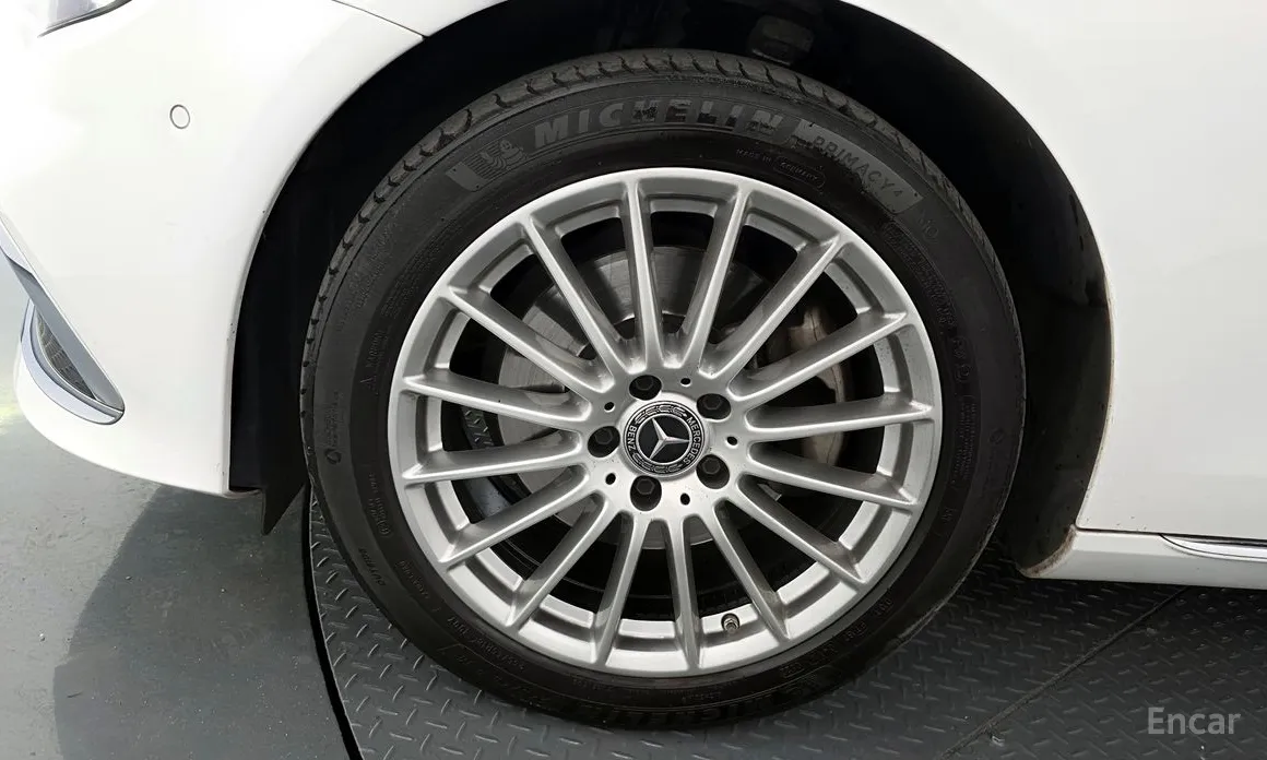 Фото 5 - Mercedes-Benz E-Class