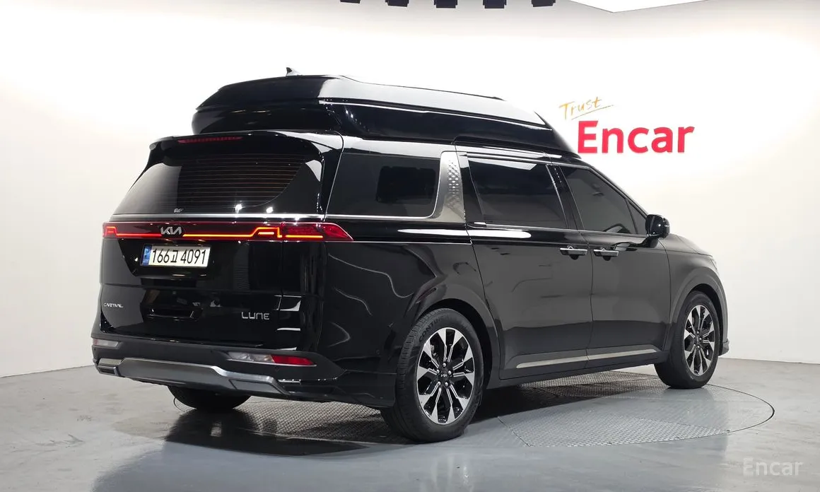 Фото 2 - Kia Carnival