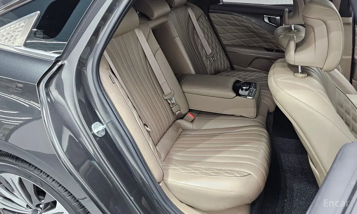 Photo 12 - Kia K8