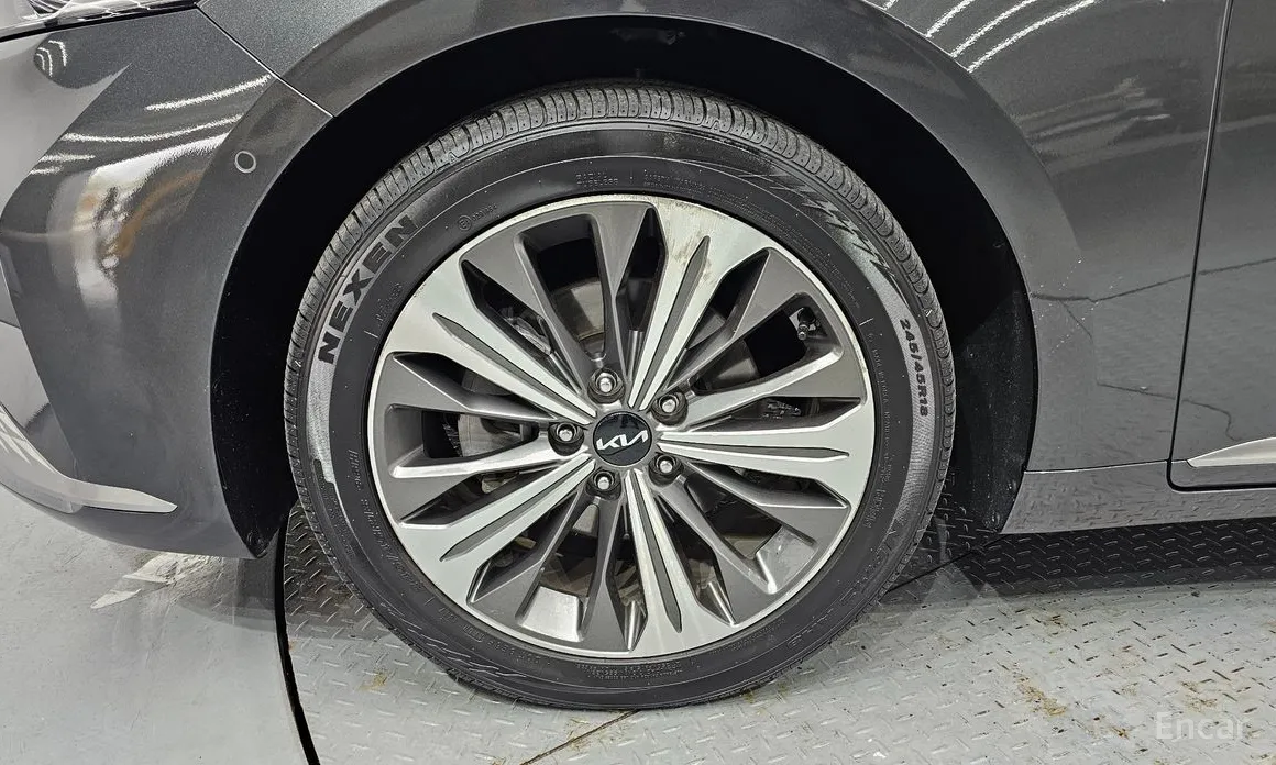 Photo 5 - Kia K8