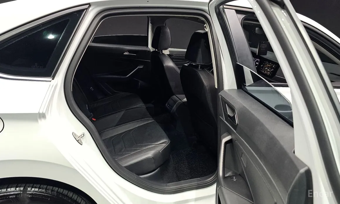 Photo 11 - Volkswagen Jetta