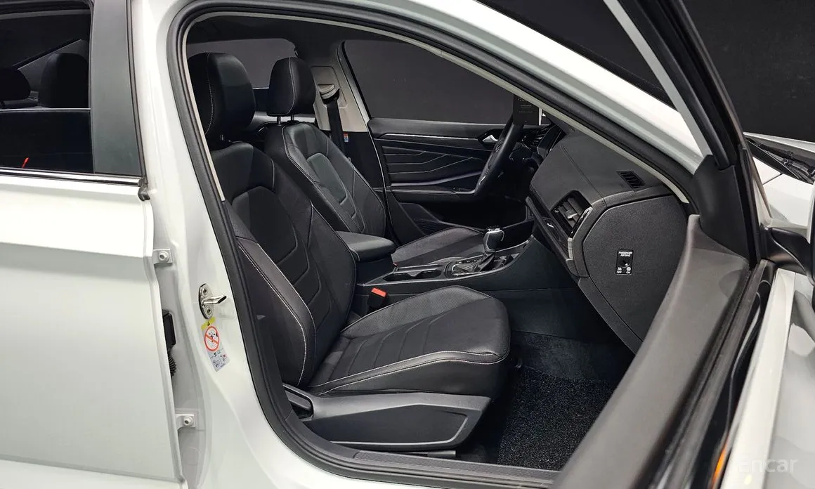 Photo 12 - Volkswagen Jetta